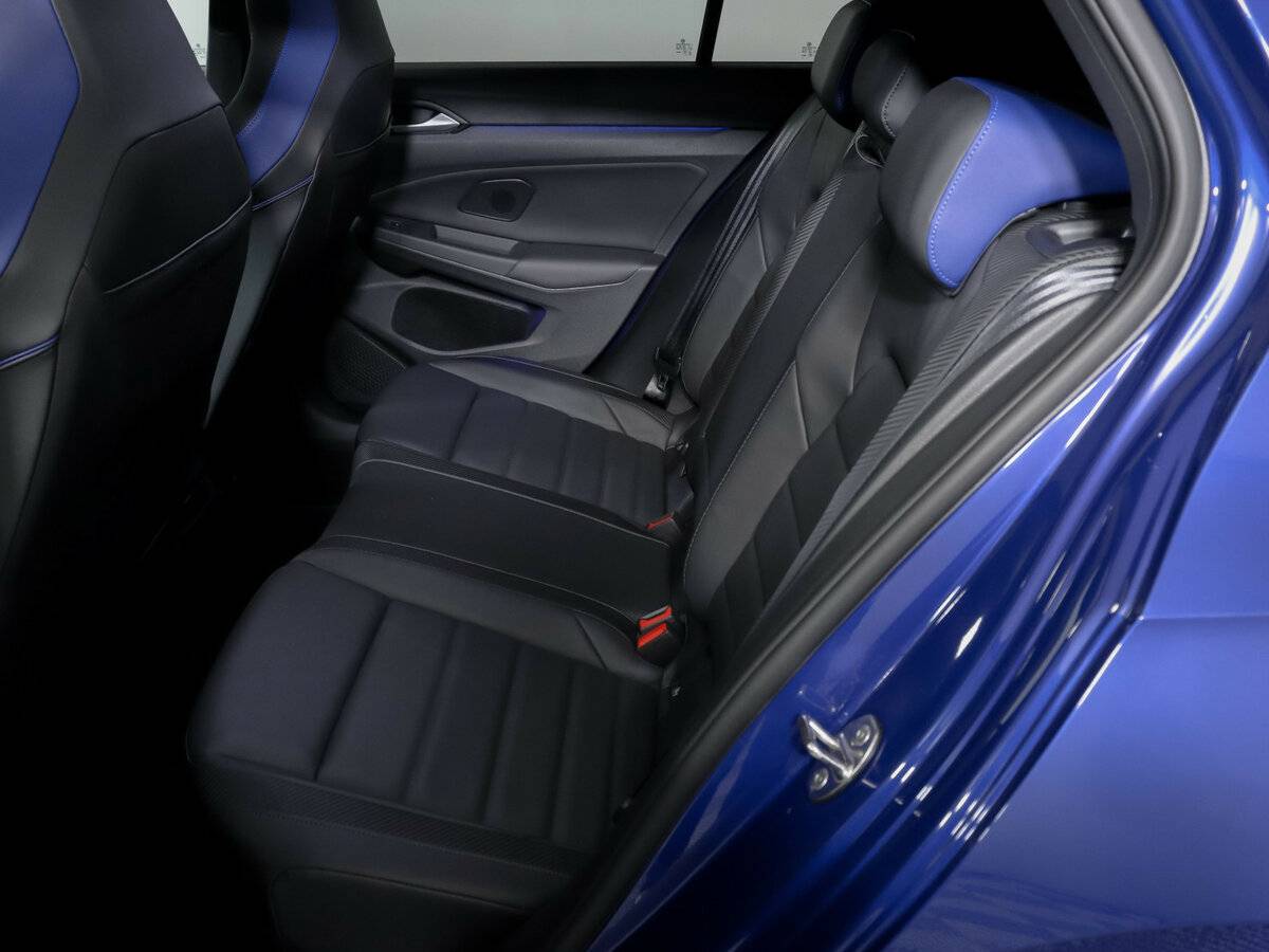 Volkswagen Golf R с пробегом — 2023 год. Фото: #7