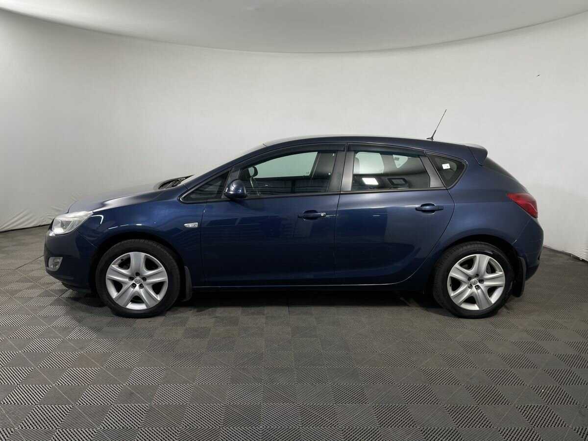 Opel Astra с пробегом — 2010 год. Фото: #4