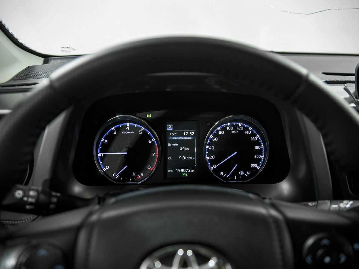 Toyota RAV4 с пробегом — 2017 год. Фото: #6