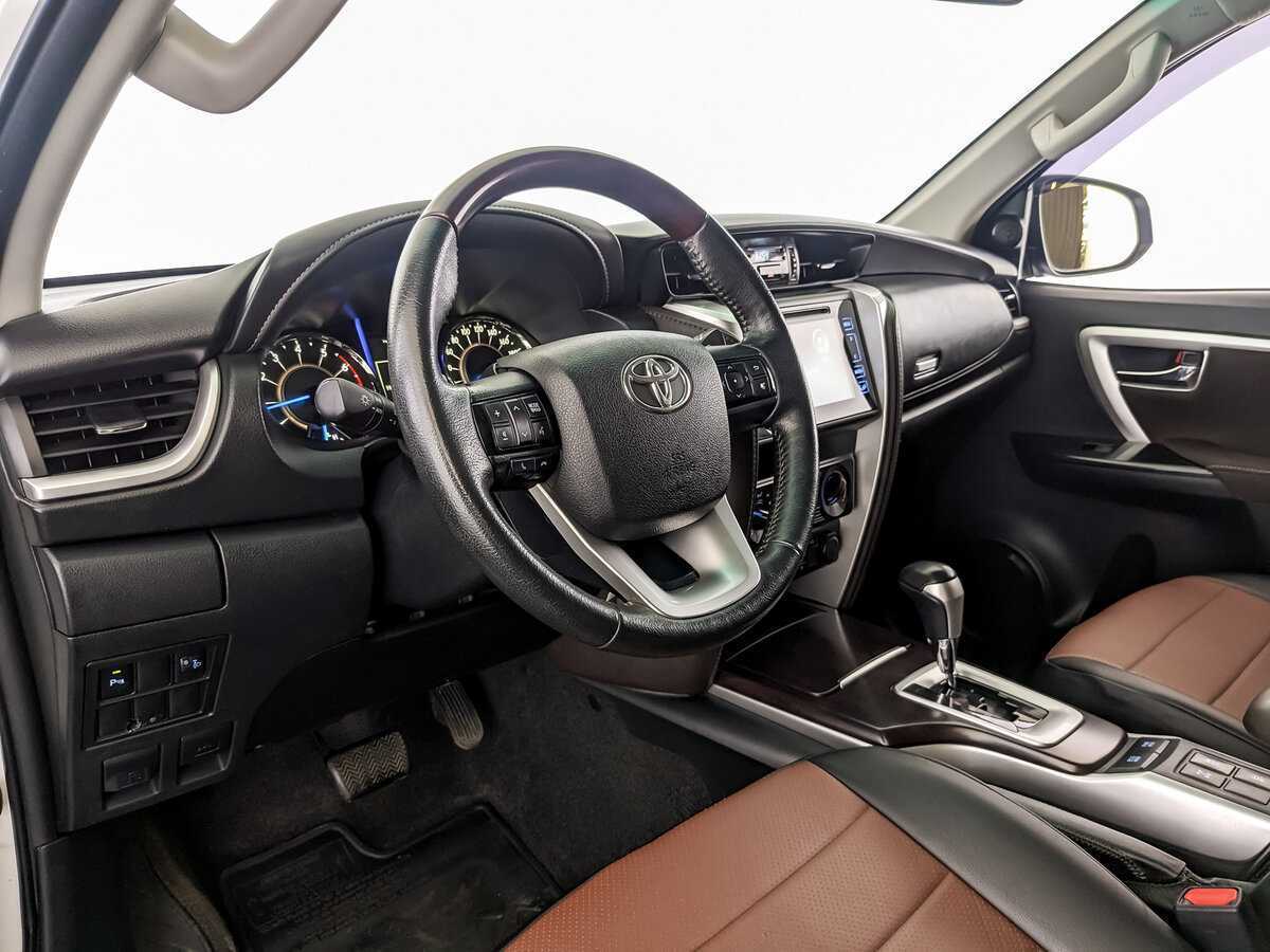 Toyota Fortuner с пробегом — 2018 год. Фото: #13