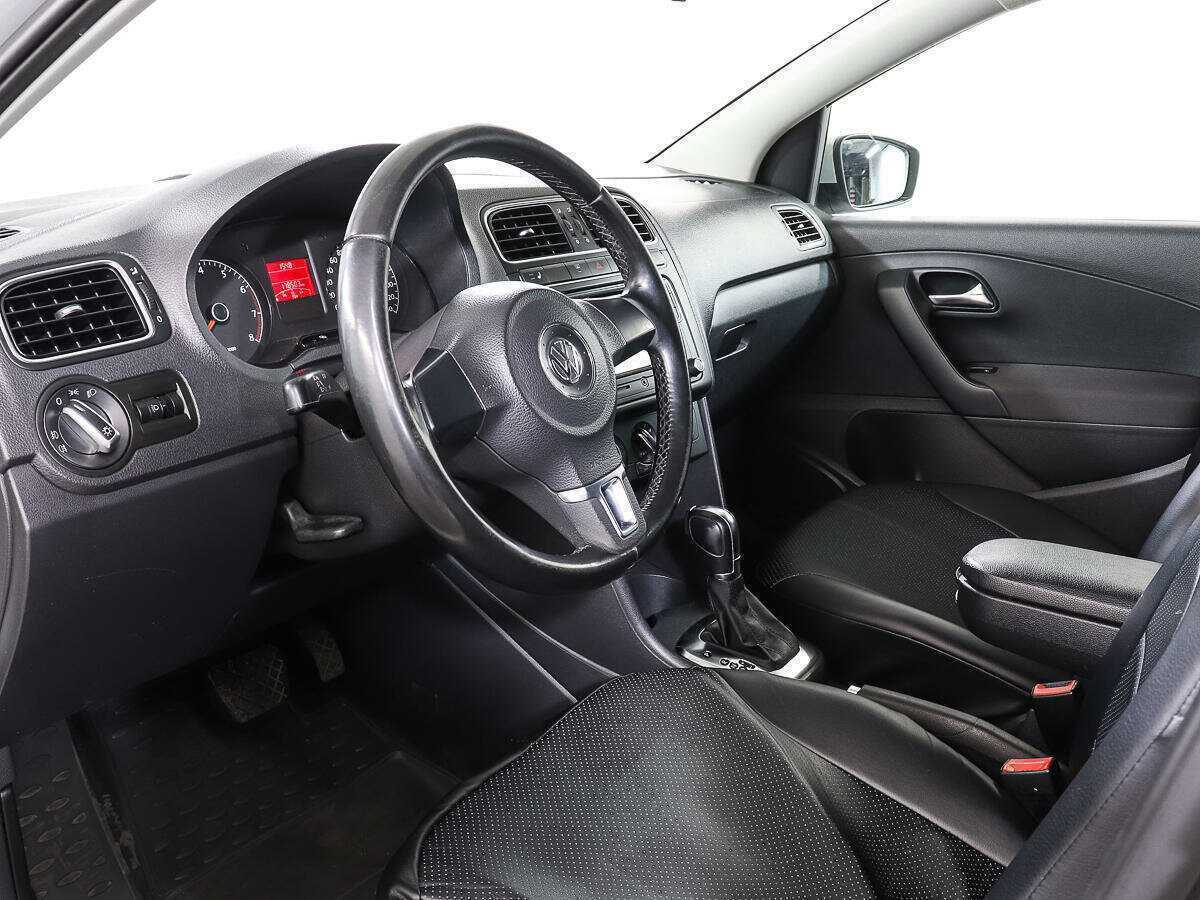 Volkswagen Polo с пробегом — 2011 год. Фото: #12