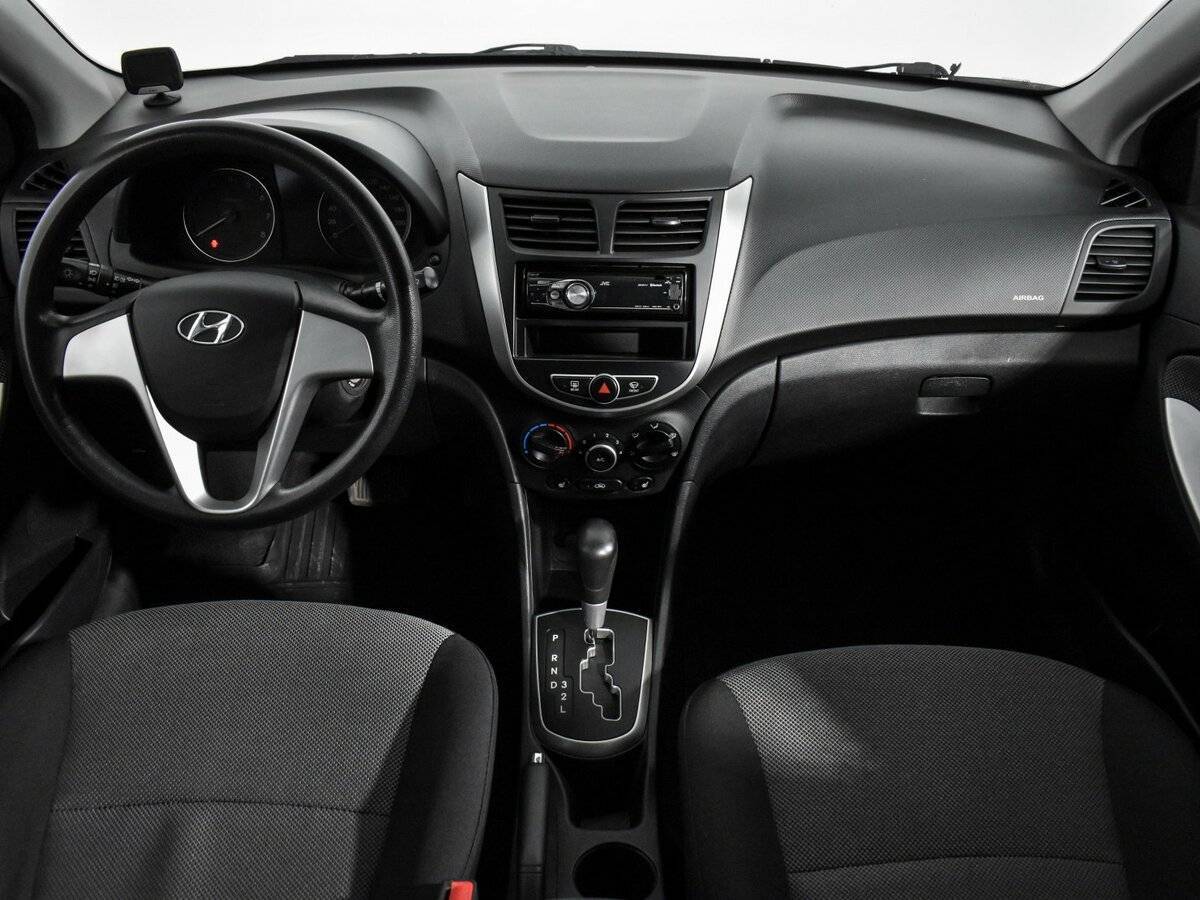 Hyundai Solaris с пробегом — 2011 год. Фото: #12