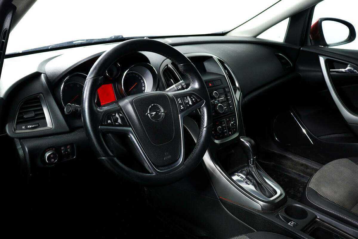 Opel Astra с пробегом — 2011 год. Фото: #12