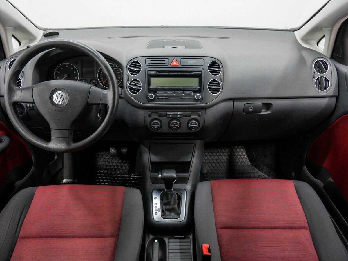 Volkswagen Golf Plus с пробегом — 2008 год. Фото: #8
