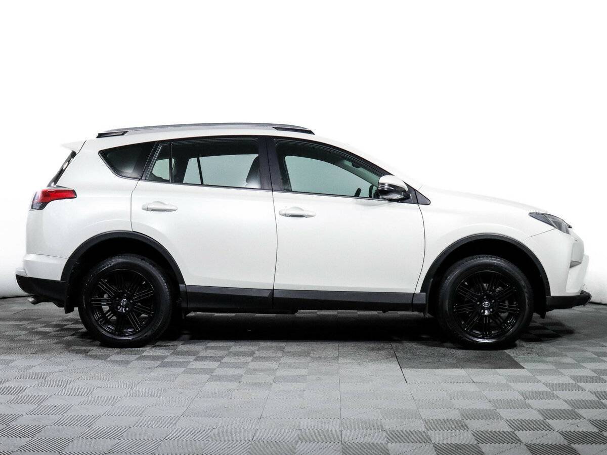 Toyota RAV4 с пробегом — 2017 год. Фото: #3