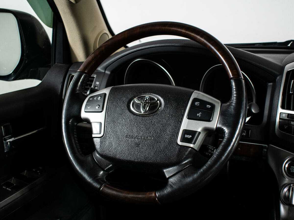 Toyota Land Cruiser с пробегом — 2015 год. Фото: #13