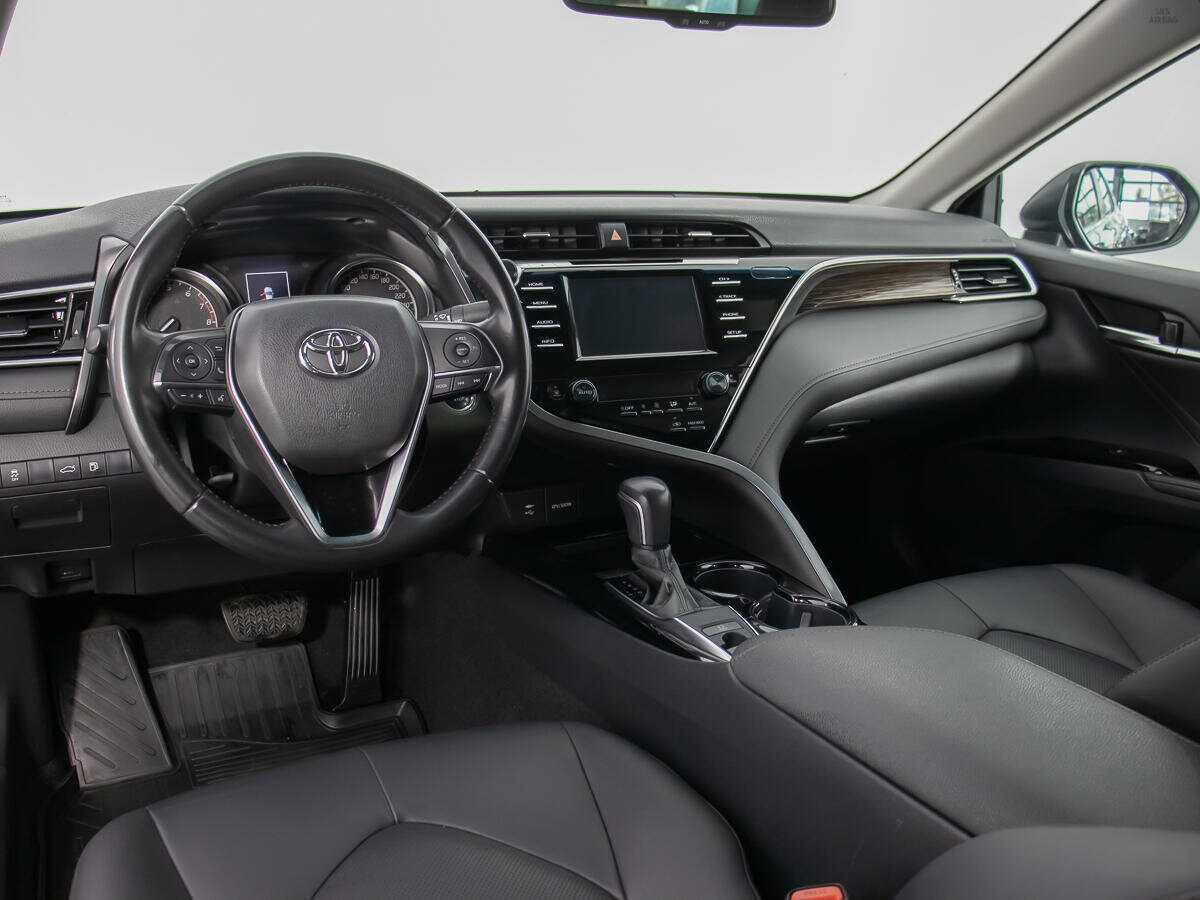 Toyota Camry с пробегом — 2018 год. Фото: #13