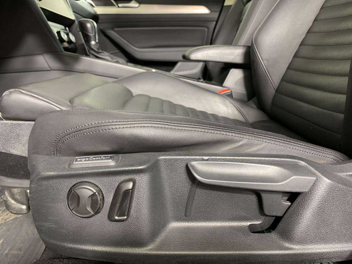 Volkswagen Passat с пробегом — 2019 год. Фото: #13