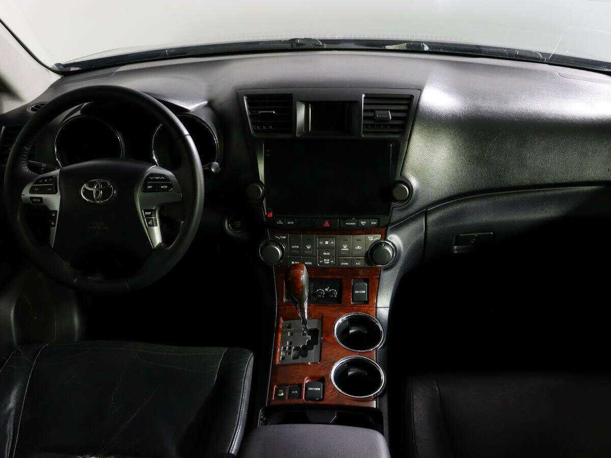Toyota Highlander с пробегом — 2011 год. Фото: #11