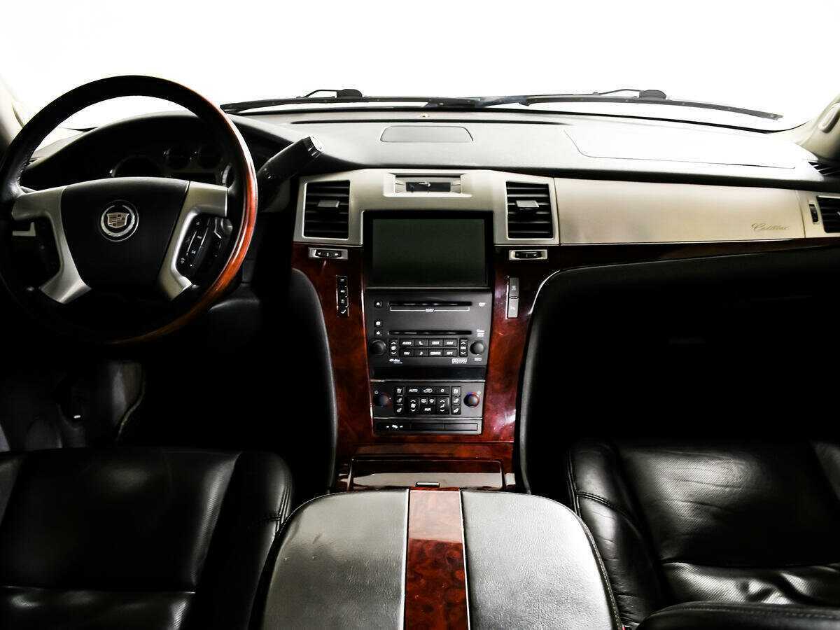 Cadillac Escalade с пробегом — 2010 год. Фото: #9