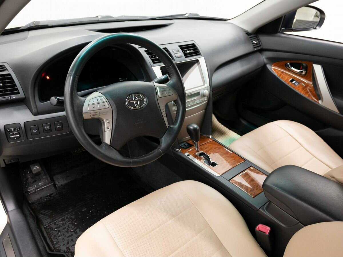 Toyota Camry с пробегом — 2010 год. Фото: #6