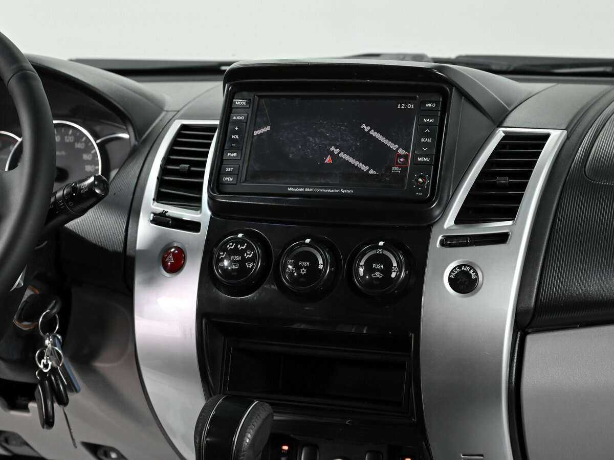 Mitsubishi Pajero Sport с пробегом — 2010 год. Фото: #9