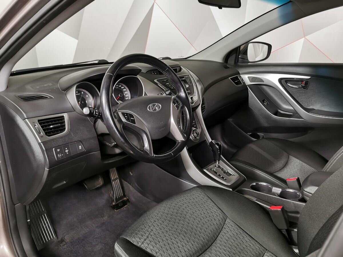 Hyundai Elantra с пробегом — 2012 год. Фото: #13