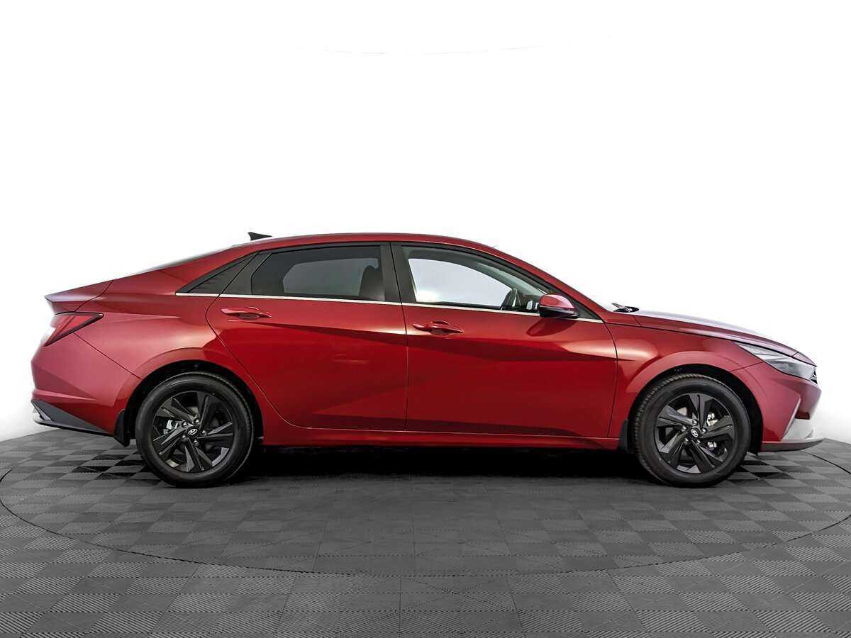 Hyundai Elantra с пробегом — 2022 год. Фото: #3