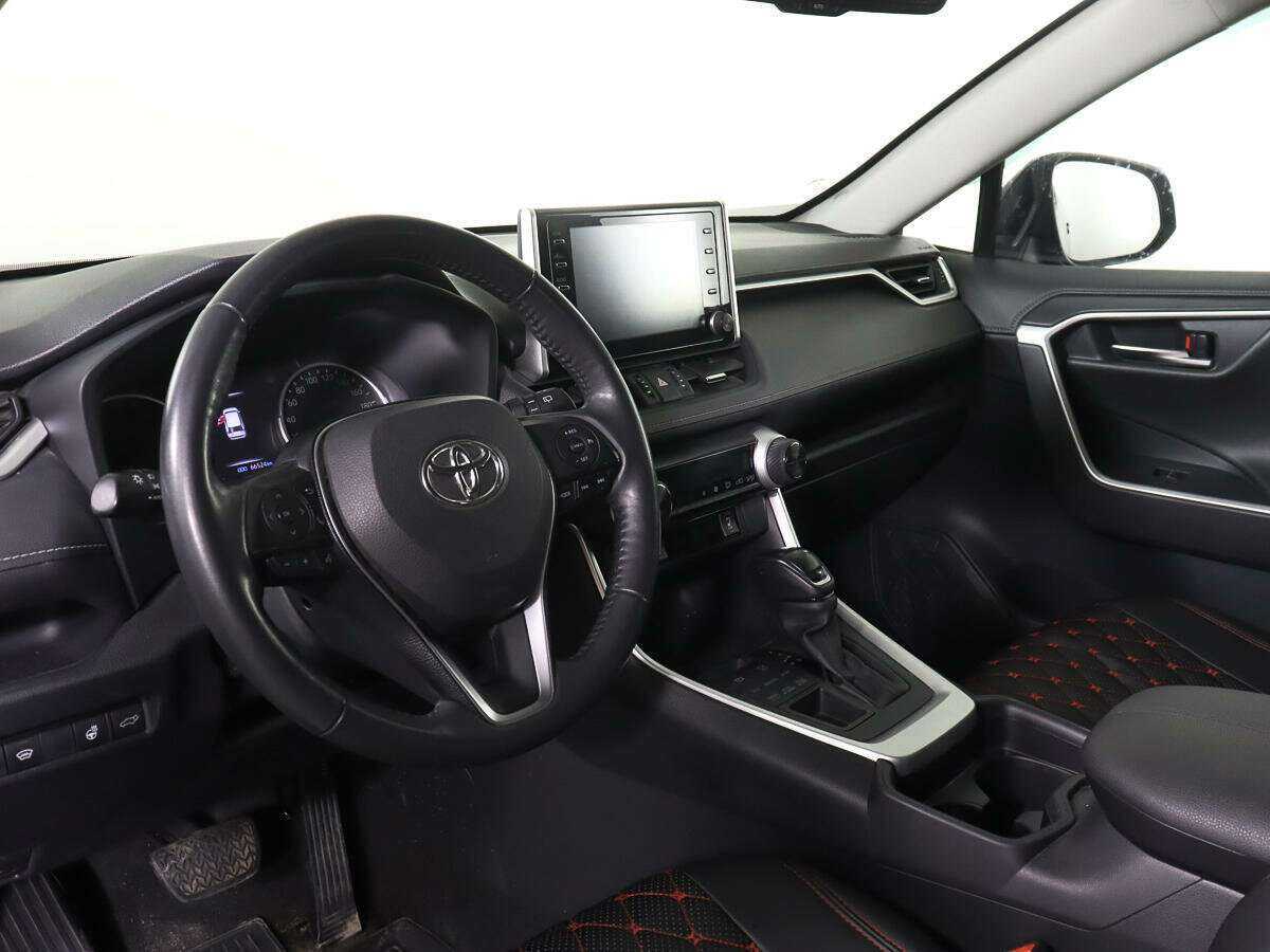 Toyota RAV4 с пробегом — 2021 год. Фото: #12