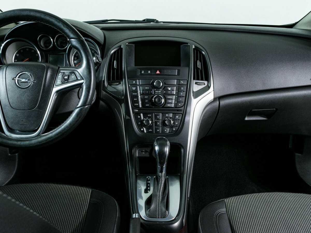 Opel Astra с пробегом — 2012 год. Фото: #8