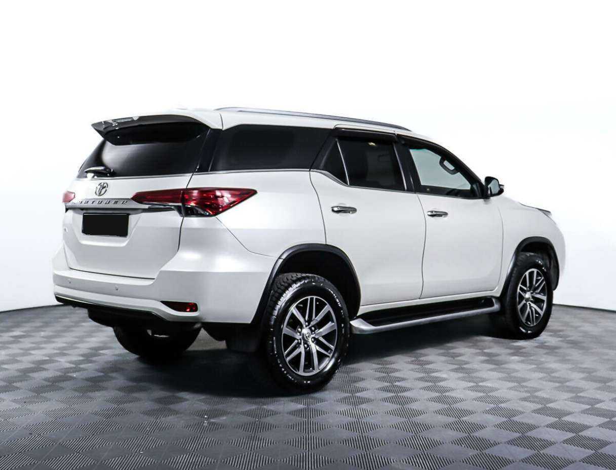 Toyota Fortuner с пробегом — 2017 год. Фото: #4