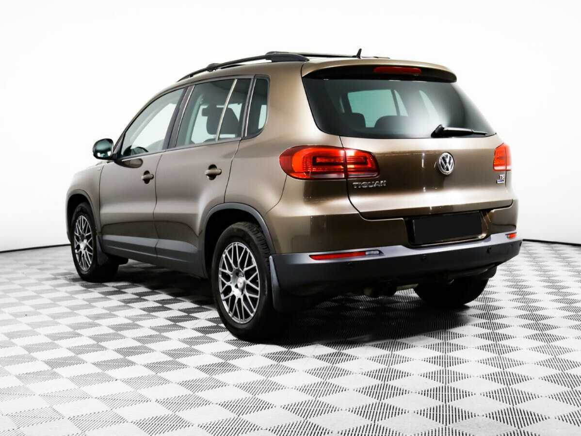 Volkswagen Tiguan с пробегом — 2015 год. Фото: #6