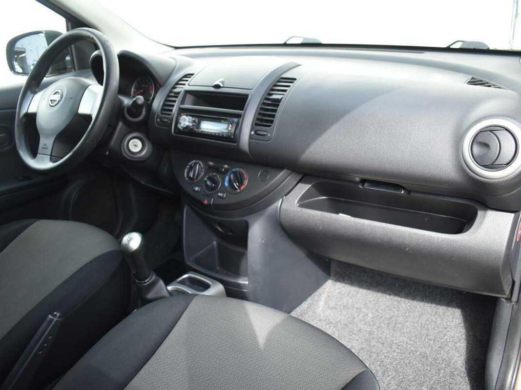 Nissan Note с пробегом — 2011 год. Фото: #8