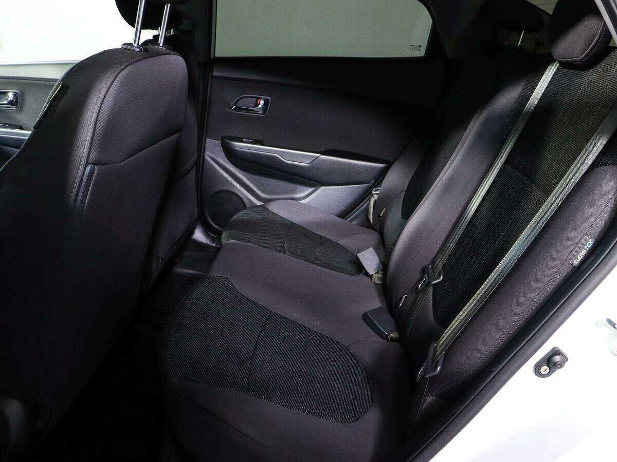 Kia Rio с пробегом — 2011 год. Фото: #7