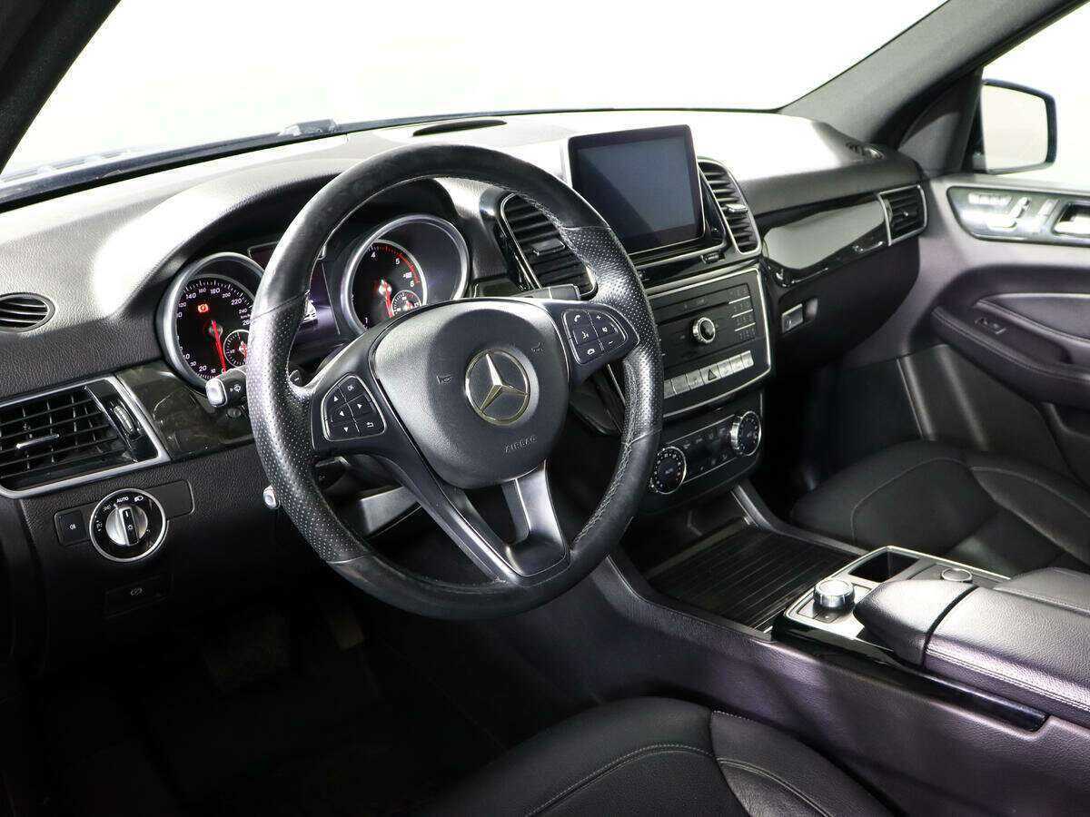 Mercedes-Benz GLE с пробегом — 2015 год. Фото: #10