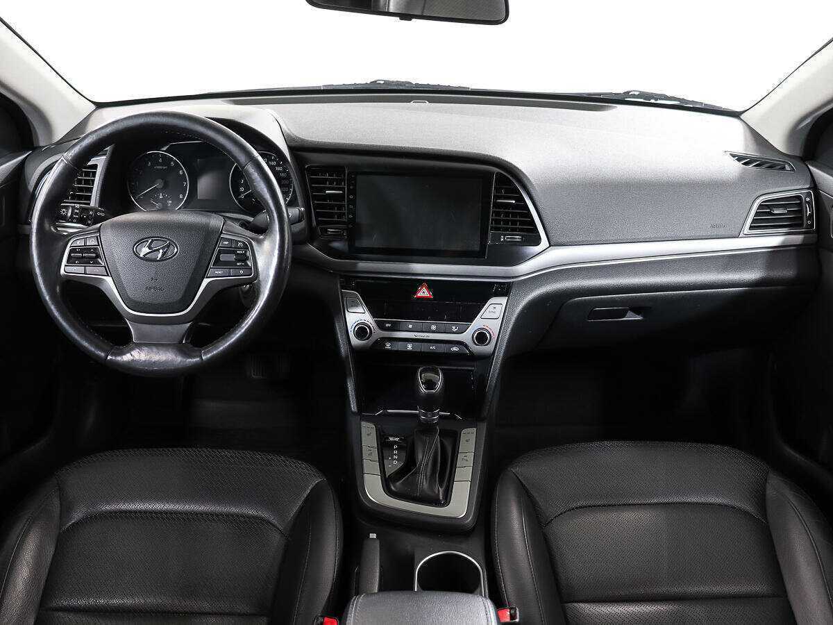 Hyundai Elantra с пробегом — 2017 год. Фото: #10