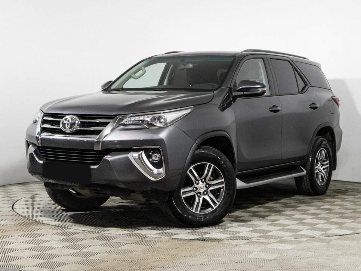 Toyota Fortuner с пробегом — 2017 год. Посмотреть фото