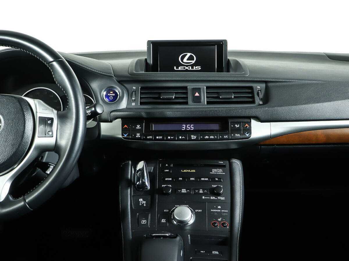 Lexus CT с пробегом — 2011 год. Фото: #11