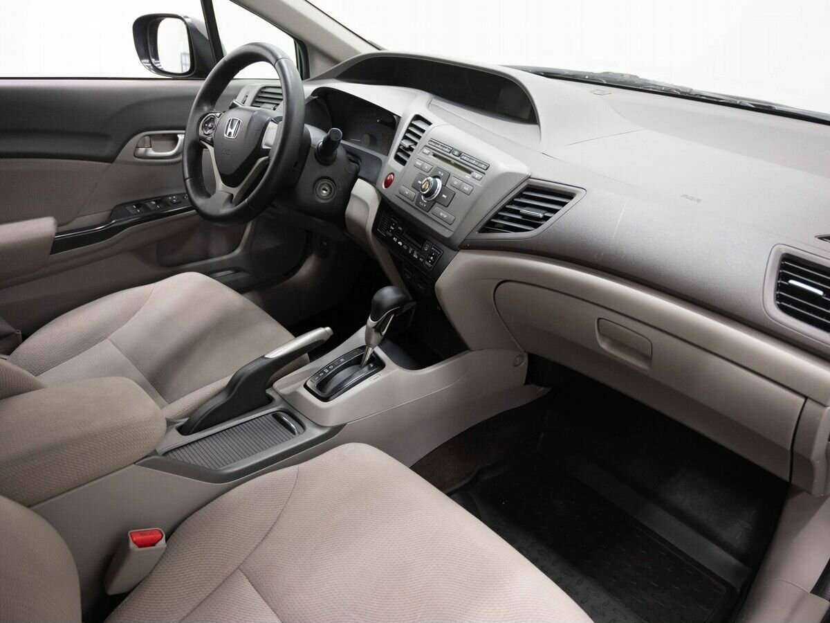 Honda Civic с пробегом — 2012 год. Фото: #10