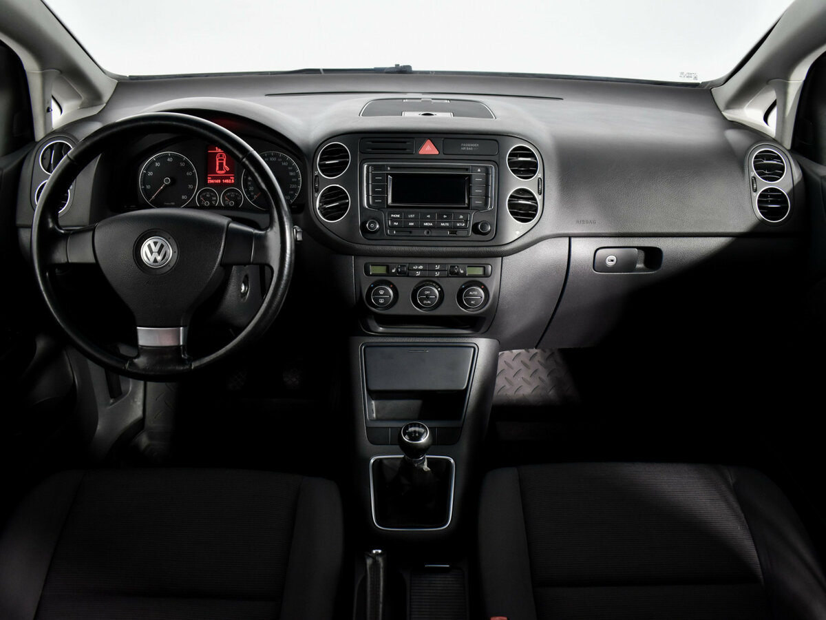 Volkswagen Golf Plus с пробегом — 2008 год. Фото: #13