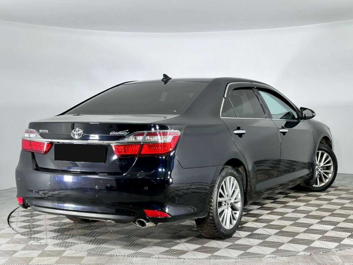 Toyota Camry с пробегом — 2016 год. Фото: #1