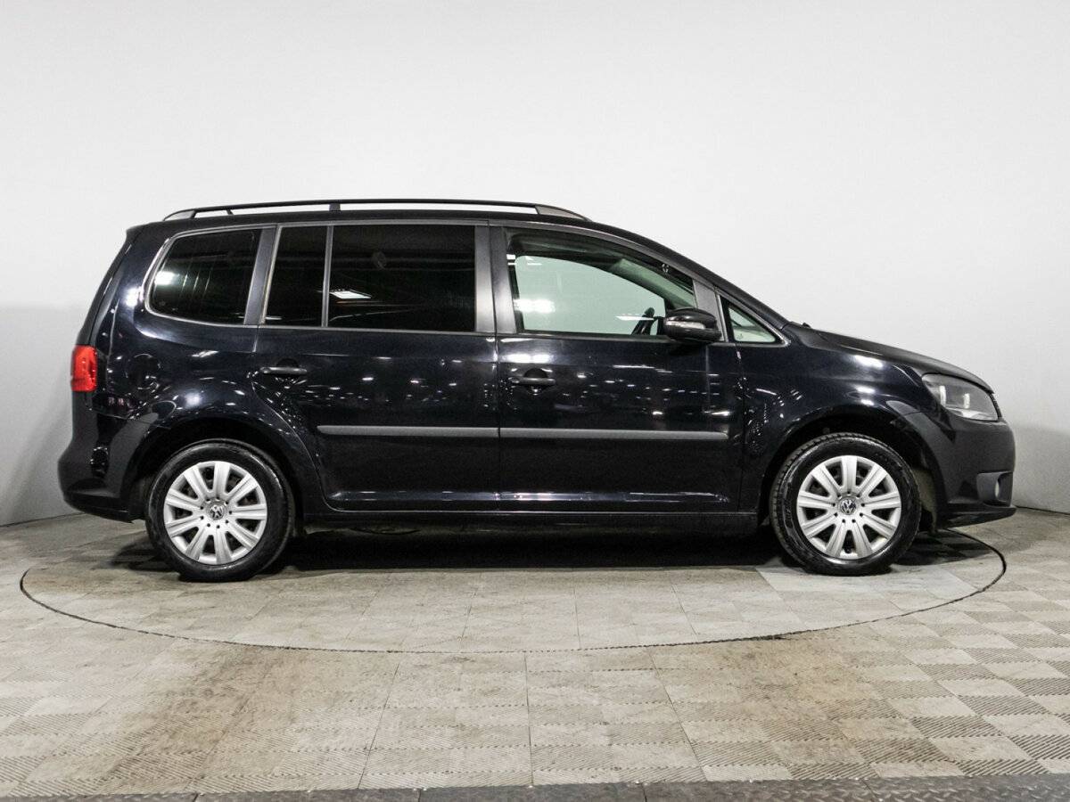 Volkswagen Touran с пробегом — 2012 год. Фото: #3