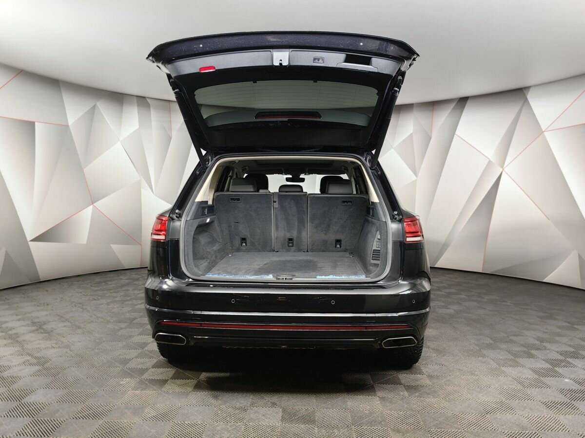 Volkswagen Touareg с пробегом — 2018 год. Фото: #17