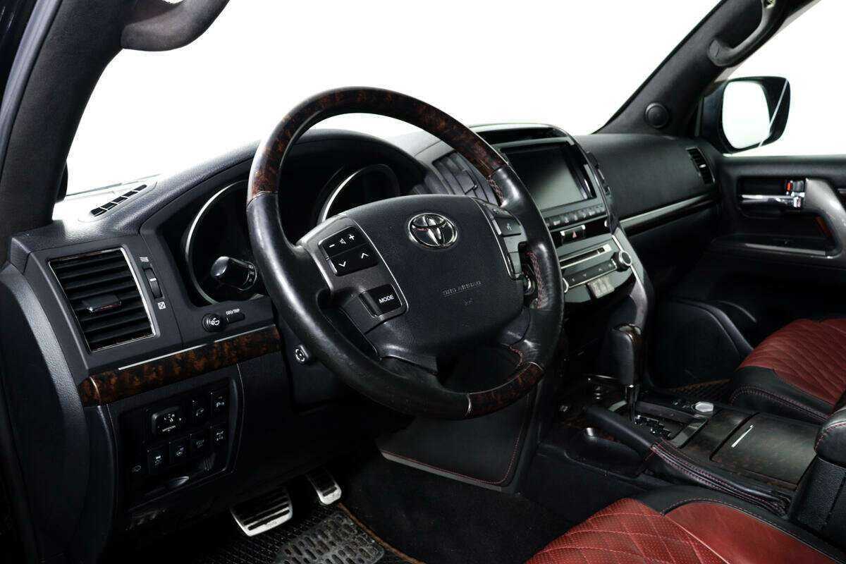 Toyota Land Cruiser с пробегом — 2012 год. Фото: #12