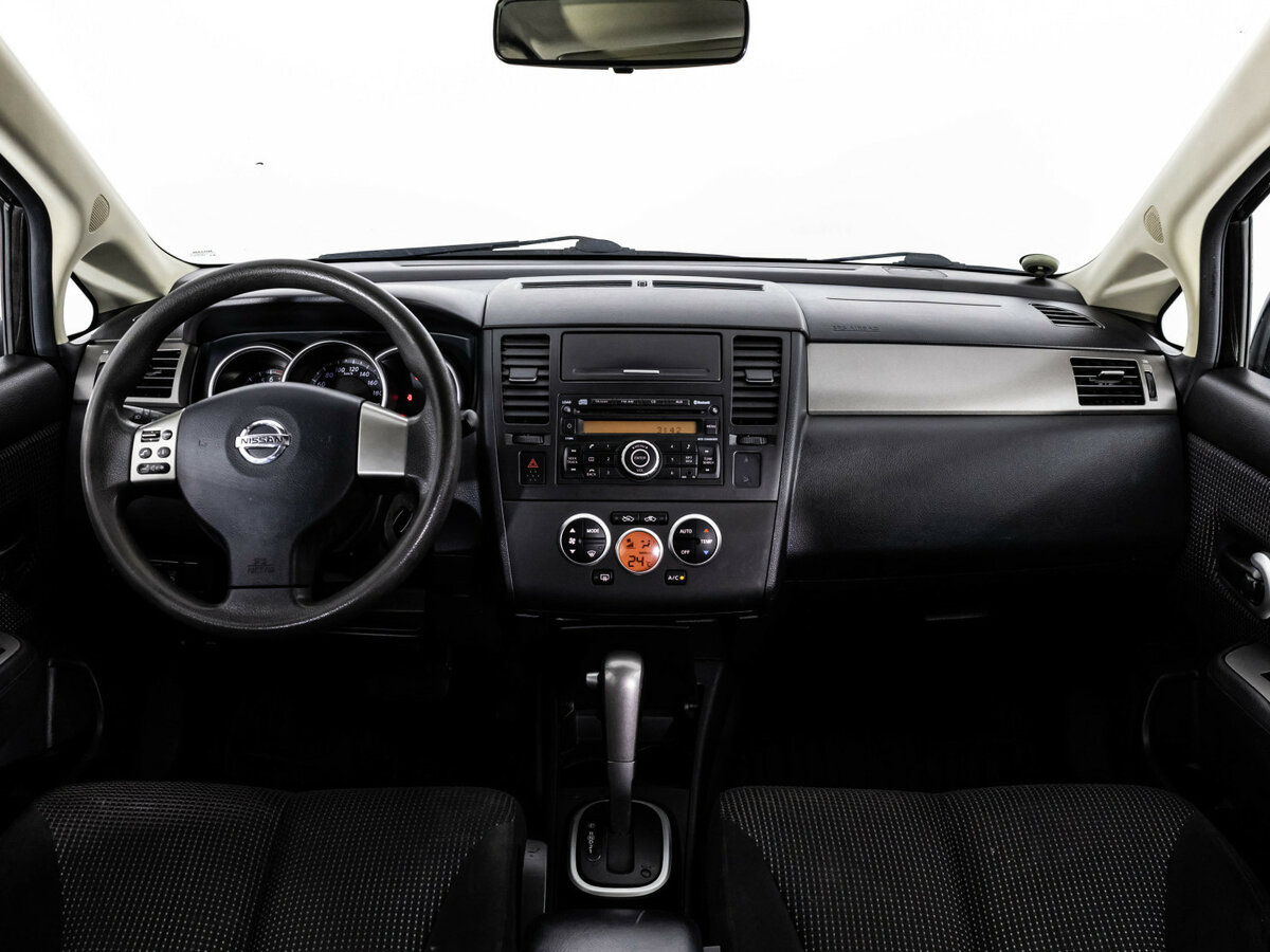 Nissan Tiida с пробегом — 2010 год. Фото: #7