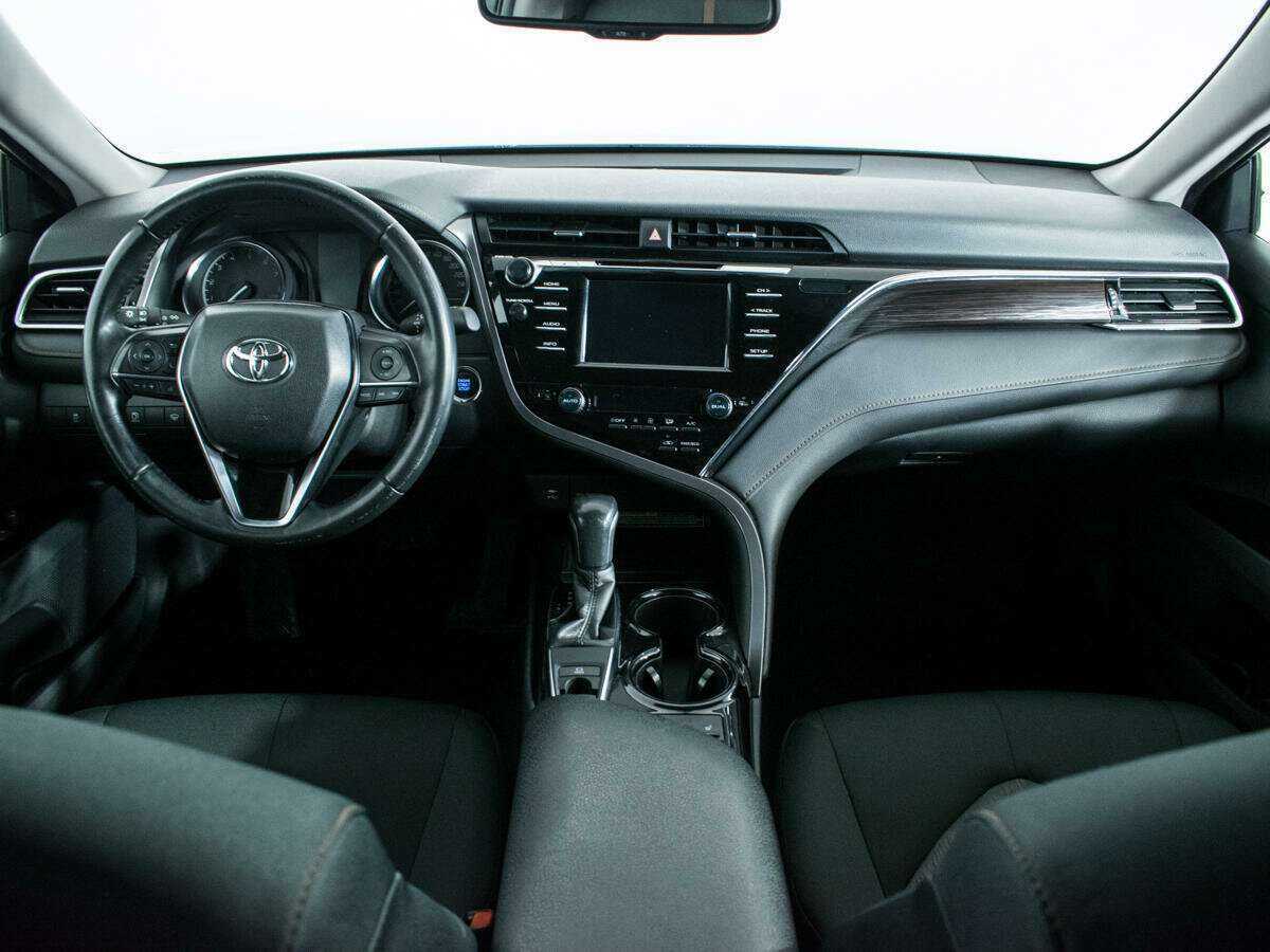 Toyota Camry с пробегом — 2020 год. Фото: #11