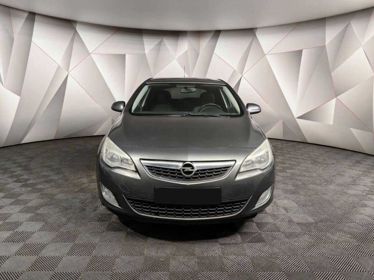 Opel Astra с пробегом — 2011 год. Фото: #6