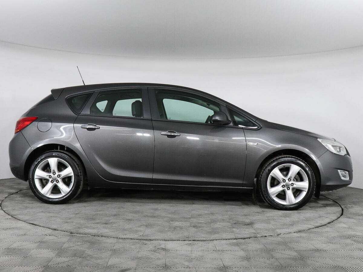 Opel Astra с пробегом — 2011 год. Фото: #3
