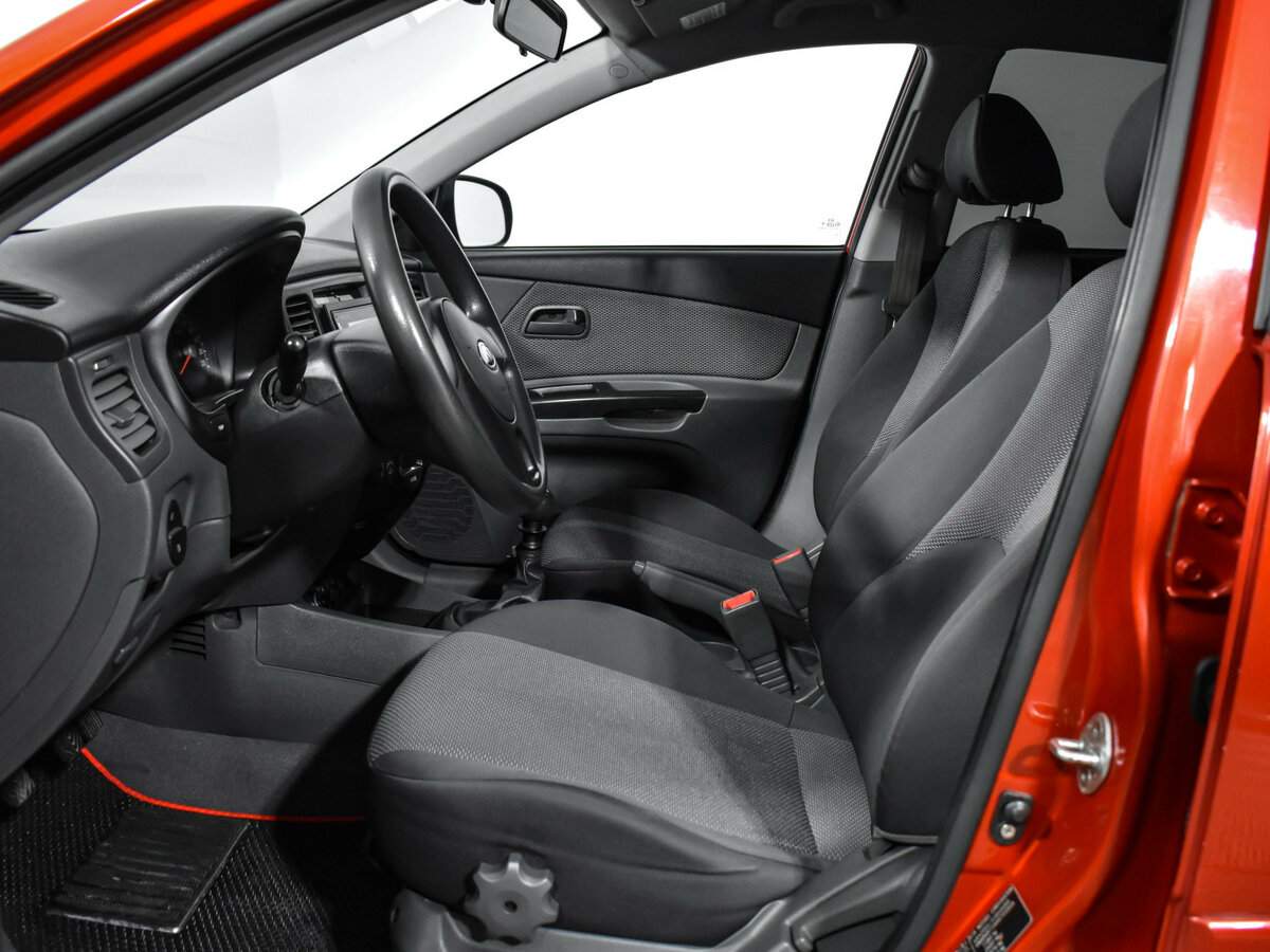 Kia Rio с пробегом — 2010 год. Фото: #9
