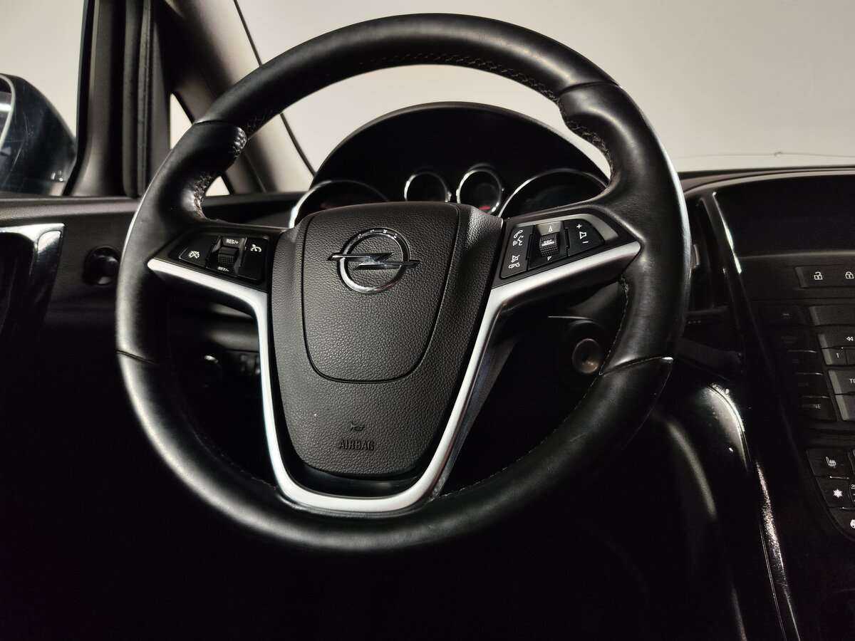 Opel Astra с пробегом — 2012 год. Фото: #8