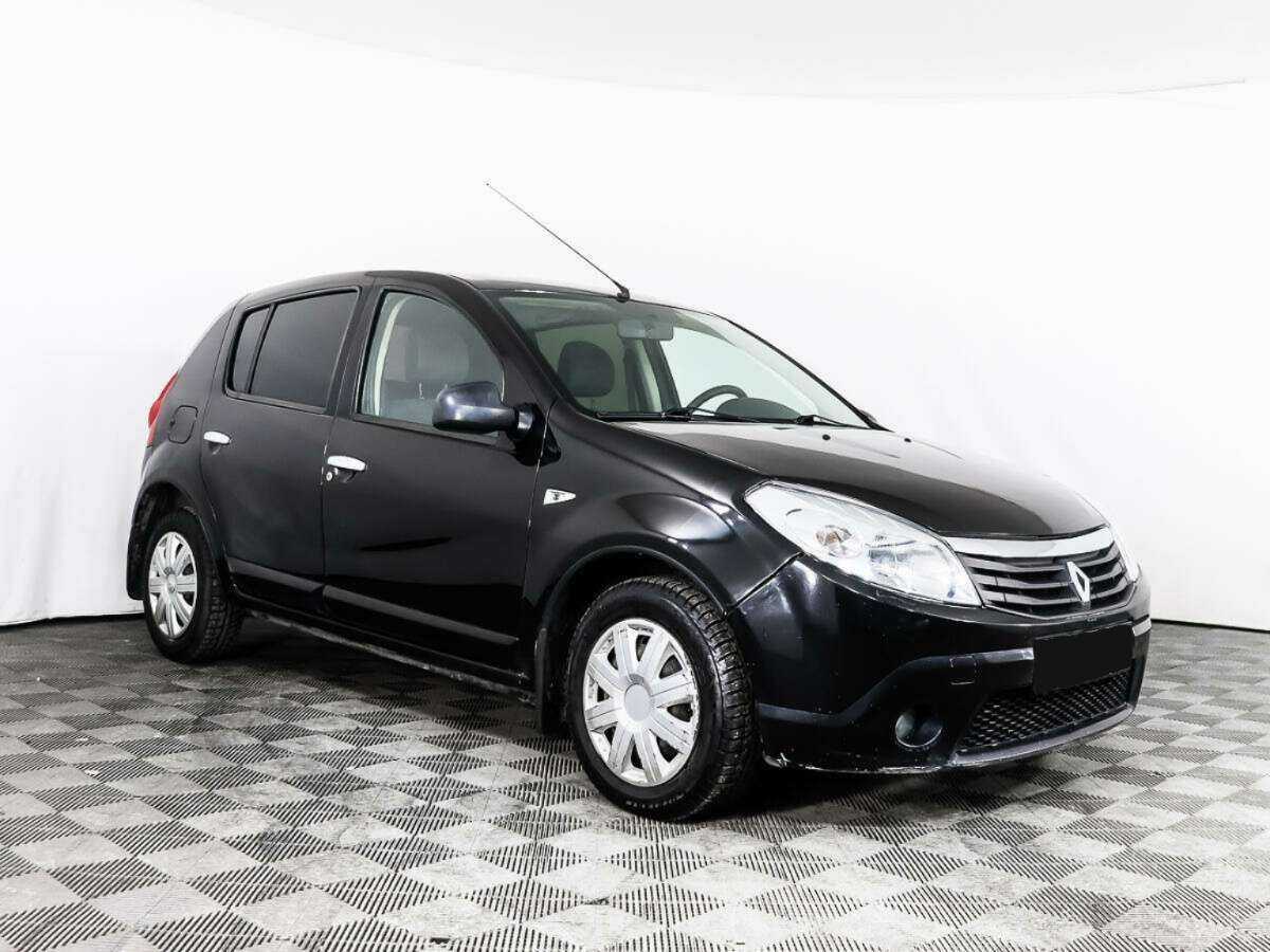 Renault Sandero с пробегом — 2011 год. Фото: #2