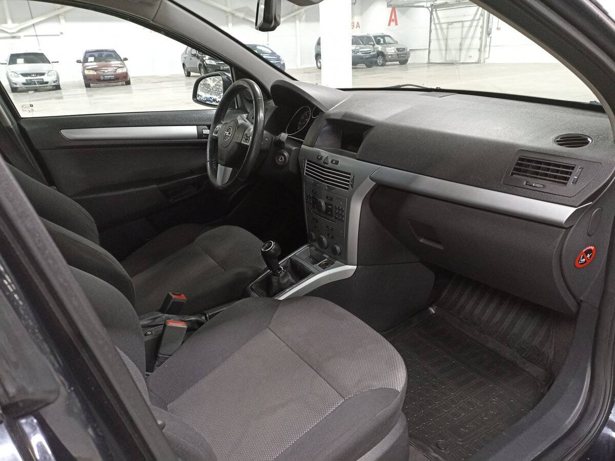 Opel Astra с пробегом — 2011 год. Фото: #10