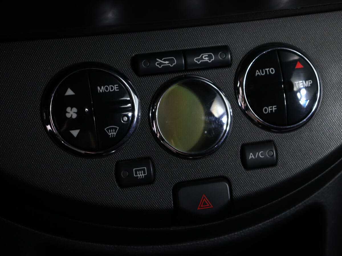 Nissan Note с пробегом — 2007 год. Фото: #13