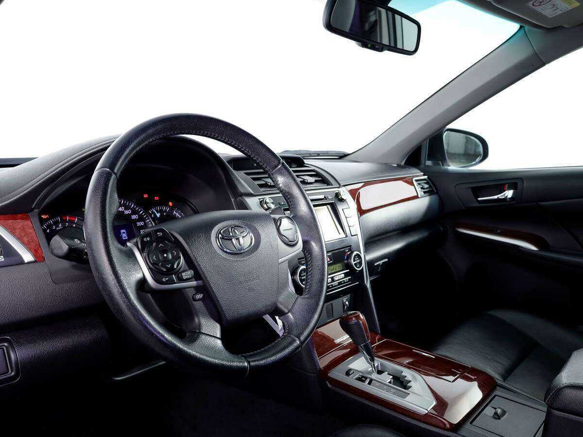 Toyota Camry с пробегом — 2013 год. Фото: #10