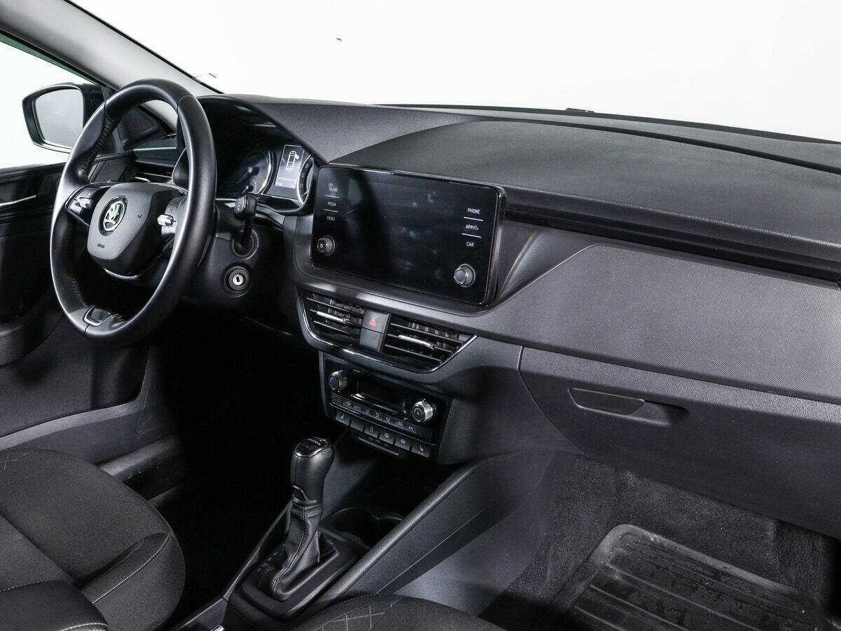 Skoda Rapid с пробегом — 2021 год. Фото: #6
