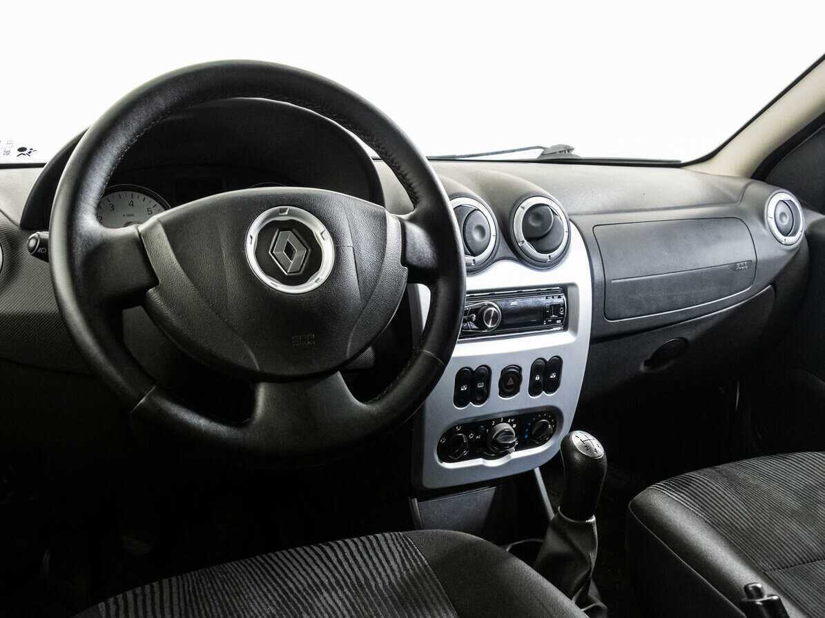 Renault Sandero с пробегом — 2011 год. Фото: #10