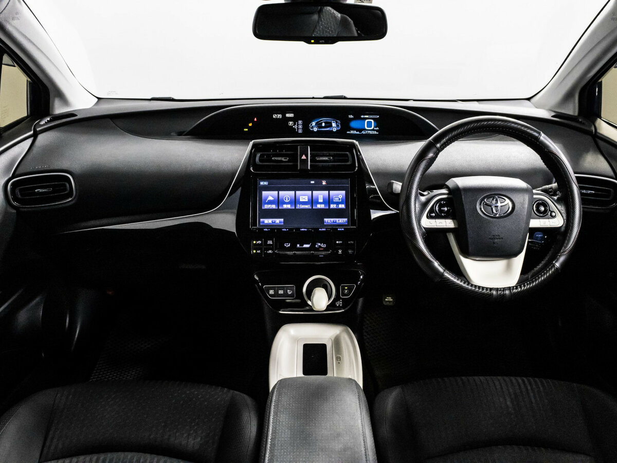 Toyota Prius с пробегом — 2016 год. Фото: #9