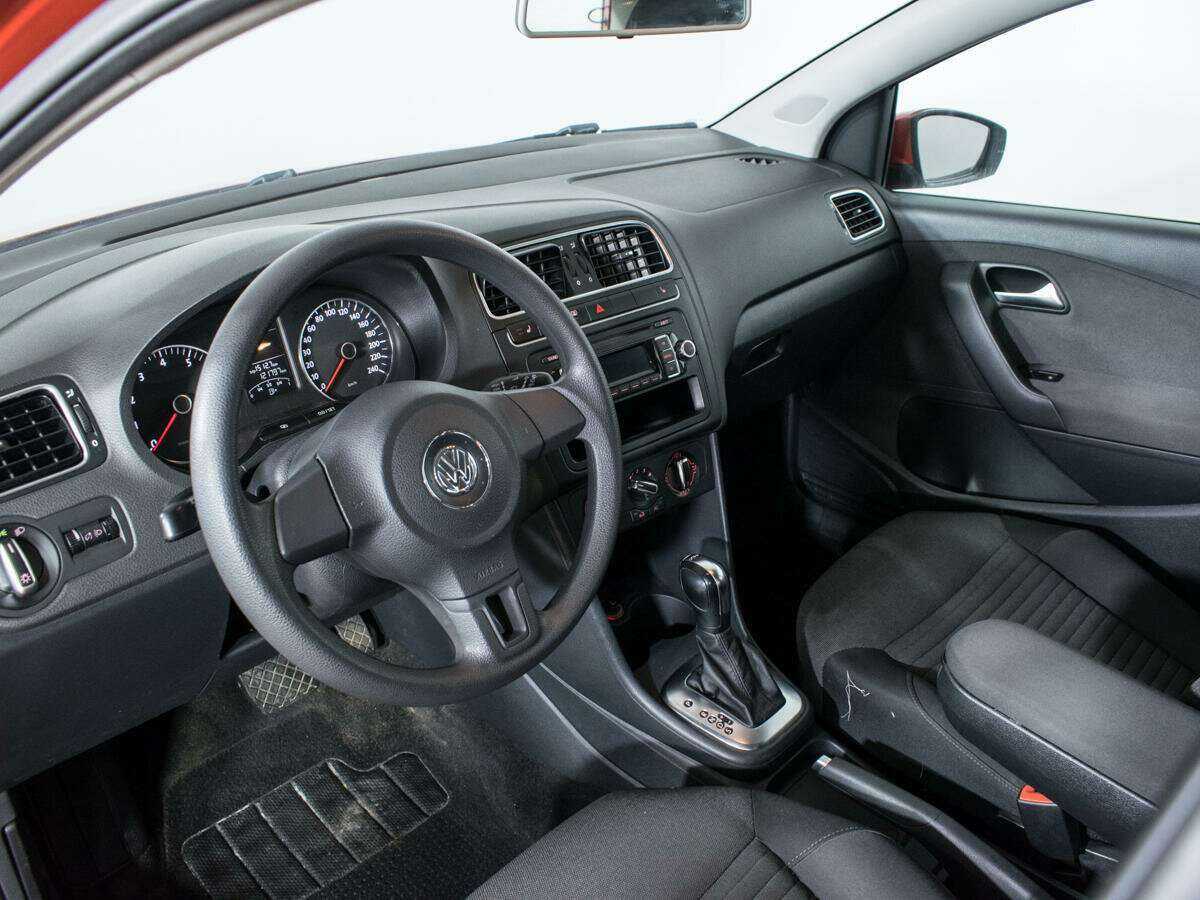 Volkswagen Polo с пробегом — 2012 год. Фото: #12