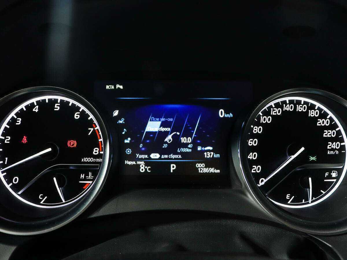 Toyota Camry с пробегом — 2018 год. Фото: #10