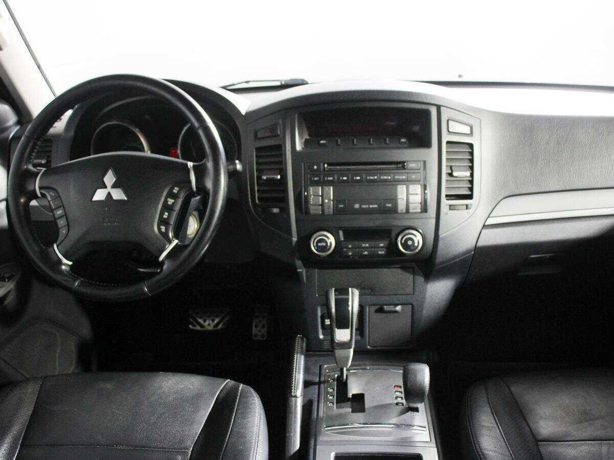 Mitsubishi Pajero с пробегом — 2011 год. Фото: #9